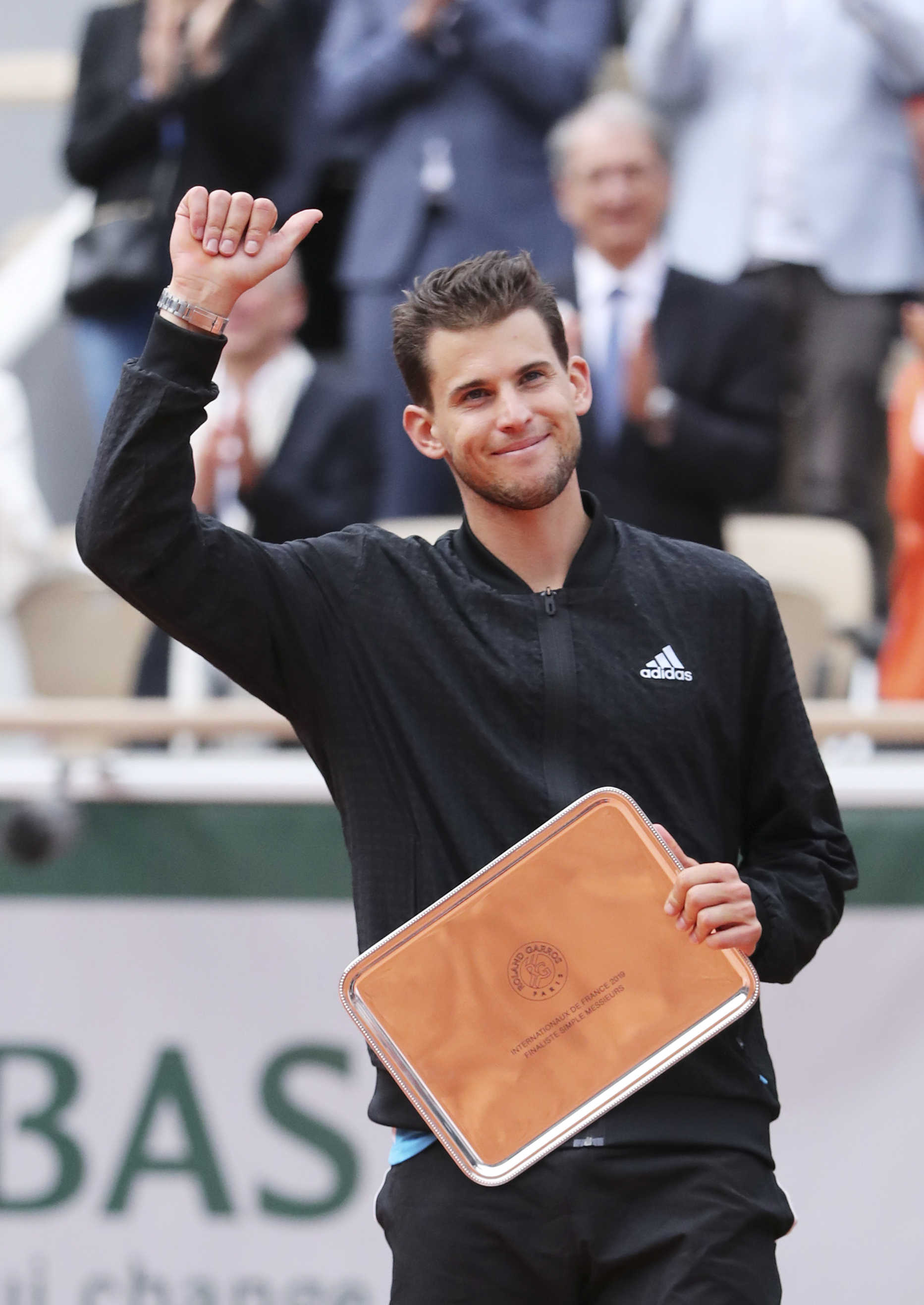 关于西班牙队观众热烈欢呼！，蒂姆迎来十五赛季出色发挥赢得满堂喝彩的信息开云体育官方入口